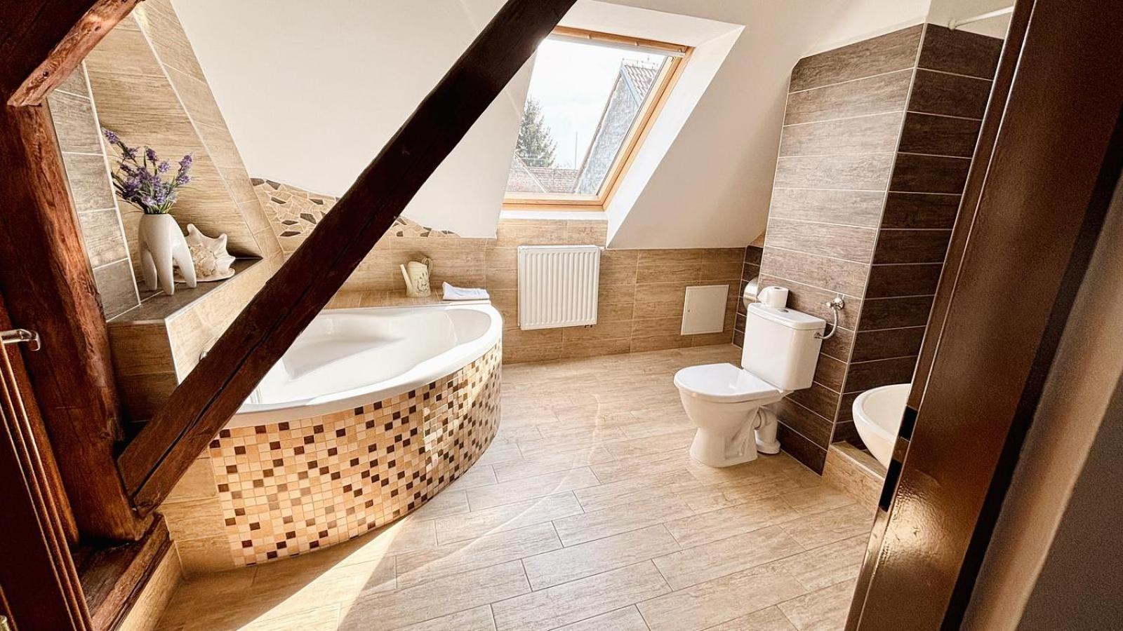 Wellness Hotel & Minipivovar Knezinek Ceske Budejovice Exteriör bild